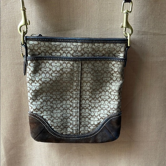 Vintage Coach Brown and Tan Crossbody - Picture 8 of 8